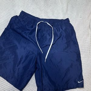 MENS NIKE SHORTS SIZE Large neww nike logo